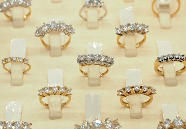 婚約指輪のデザインはどうする？