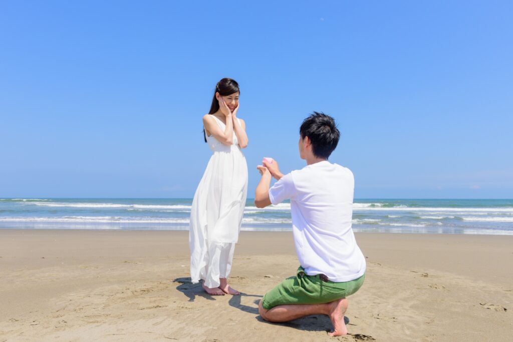 浜辺でプロポーズ