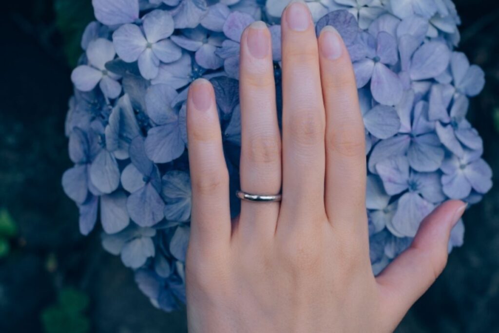 結婚指輪はどこにつけるのが正解？