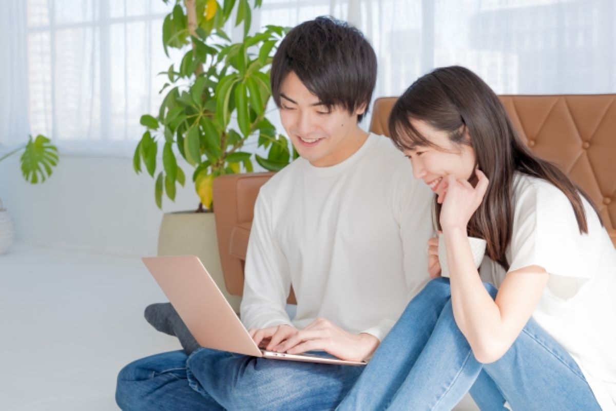 同棲のための物件を探す男女