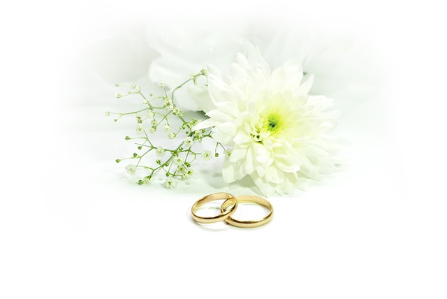 指輪　白い花